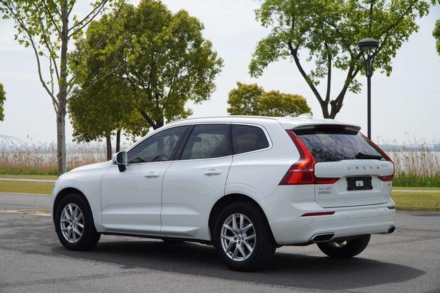 Volvo XC60 2019 thumb 3