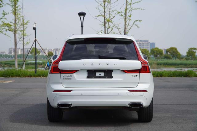 Volvo XC60 2019 thumb 4