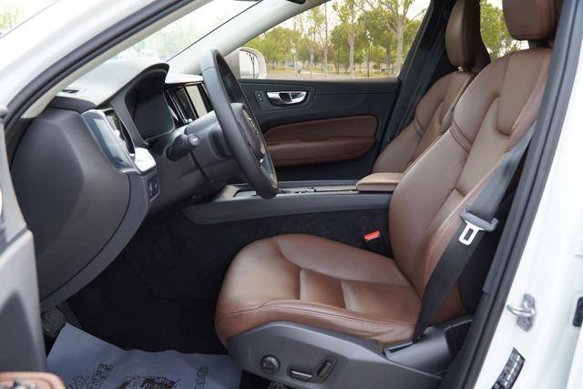 Volvo XC60 2019 thumb 7
