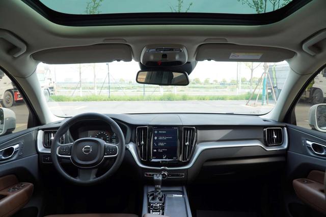 Volvo XC60 2019 thumb 9
