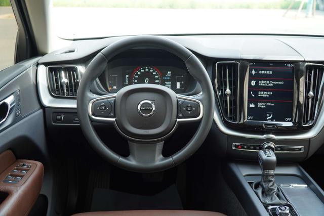 Volvo XC60 2019 thumb 10