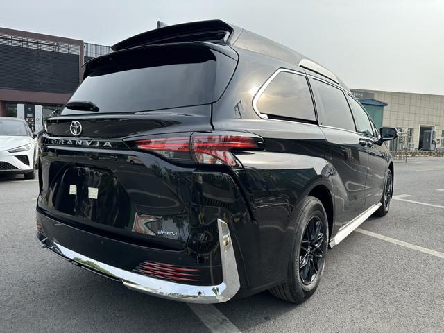 Toyota Granvia 2024 thumb 4