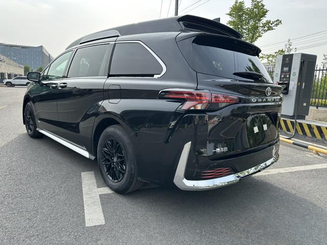 Toyota Granvia 2024 thumb 5