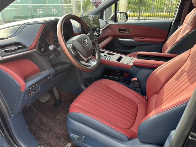 Toyota Granvia 2024 thumb 6