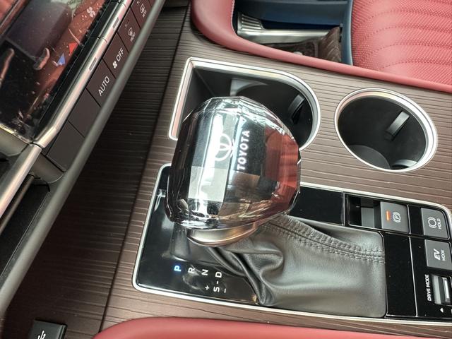 Toyota Granvia 2024 thumb 8