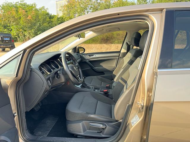 Volkswagen Golf 2019 thumb 2