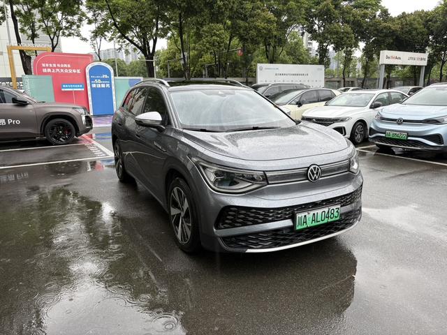 Volkswagen ID.6 2023 thumb 2
