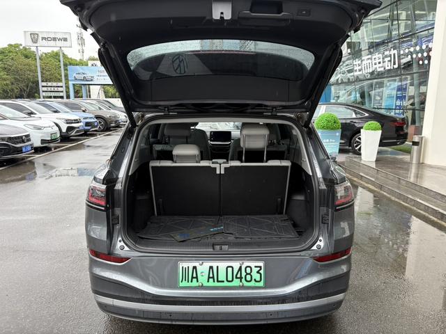 Volkswagen ID.6 2023 thumb 10