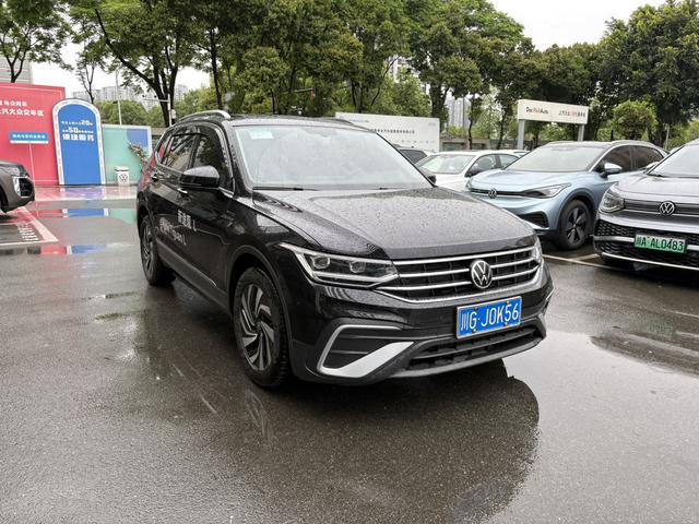 Volkswagen Tiguan L 2023 thumb 2