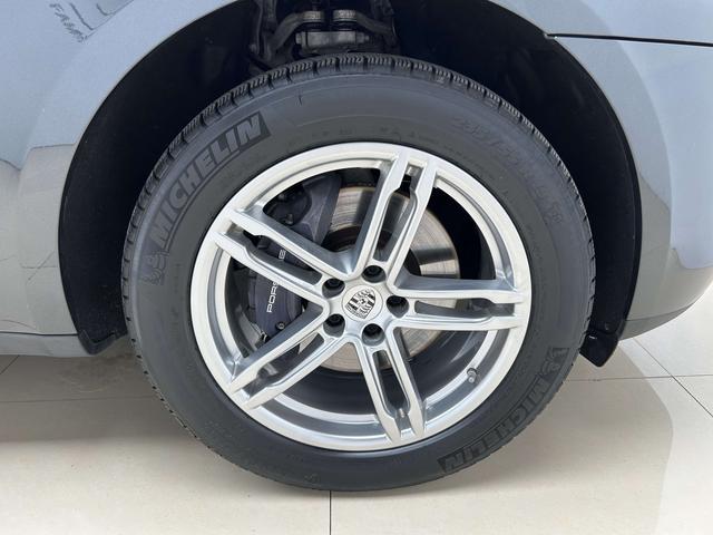 Porsche Macan 2023 thumb 4