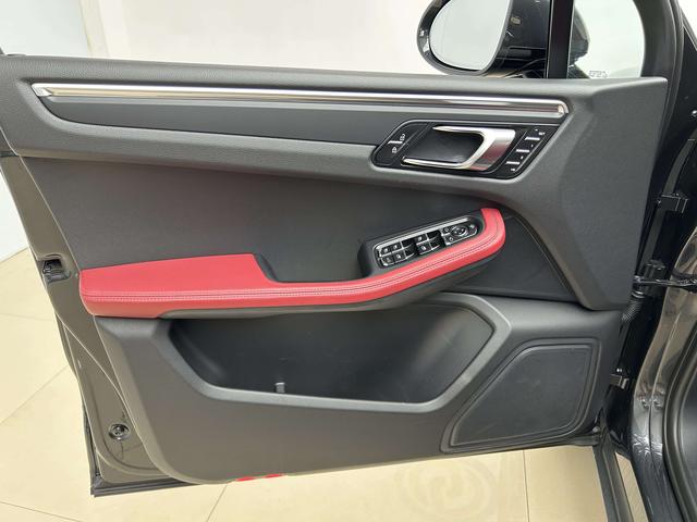 Porsche Macan 2023 thumb 6