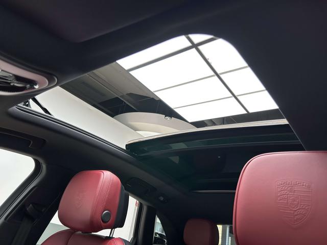 Porsche Macan 2023 thumb 10
