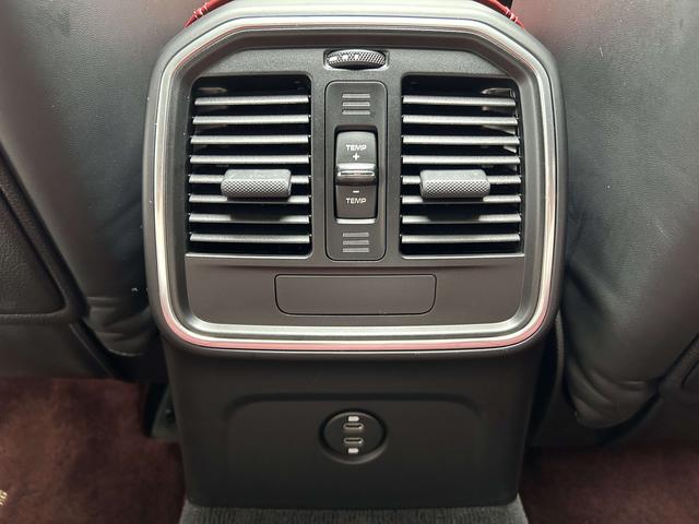 Porsche Macan 2023 thumb 12