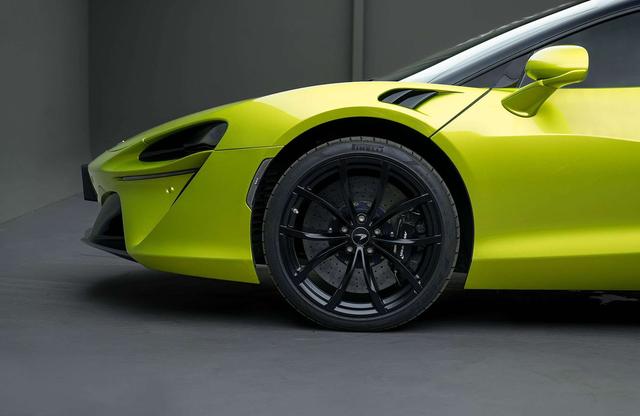 McLaren Artura 2023 thumb 3