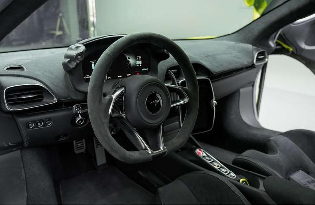 McLaren Artura 2023 thumb 4