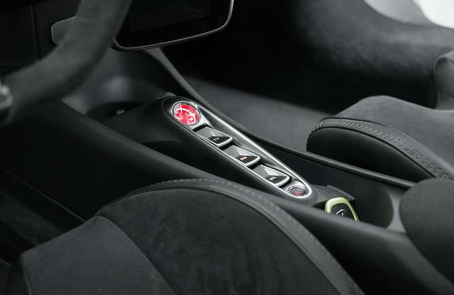 McLaren Artura 2023 thumb 11