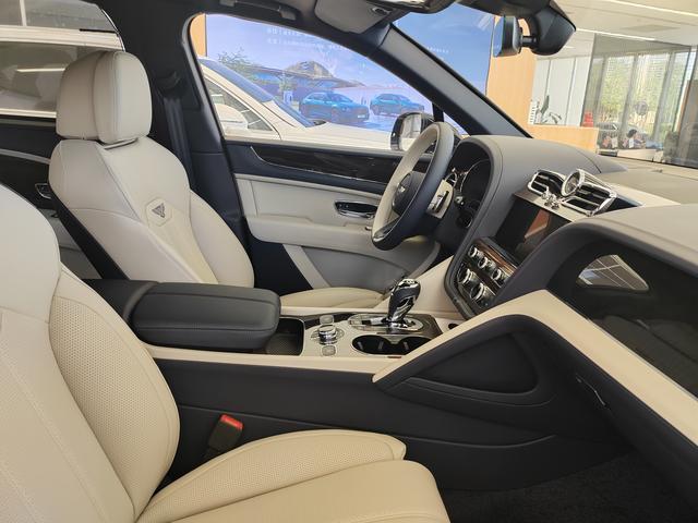 Bentley Bentayga 2024 thumb 5