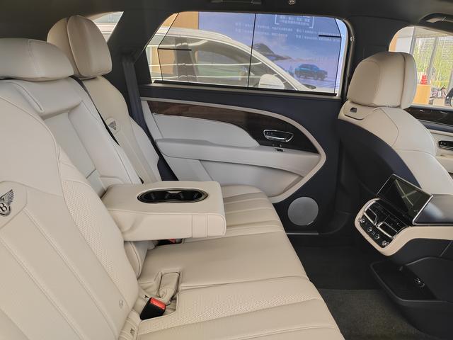 Bentley Bentayga 2024 thumb 6