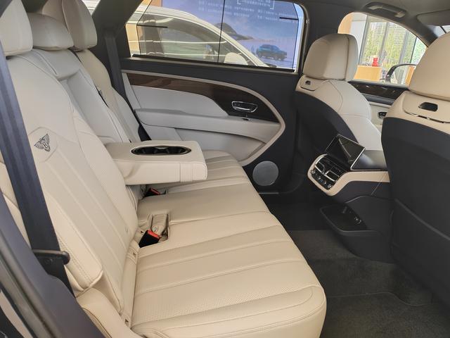 Bentley Bentayga 2024 thumb 7