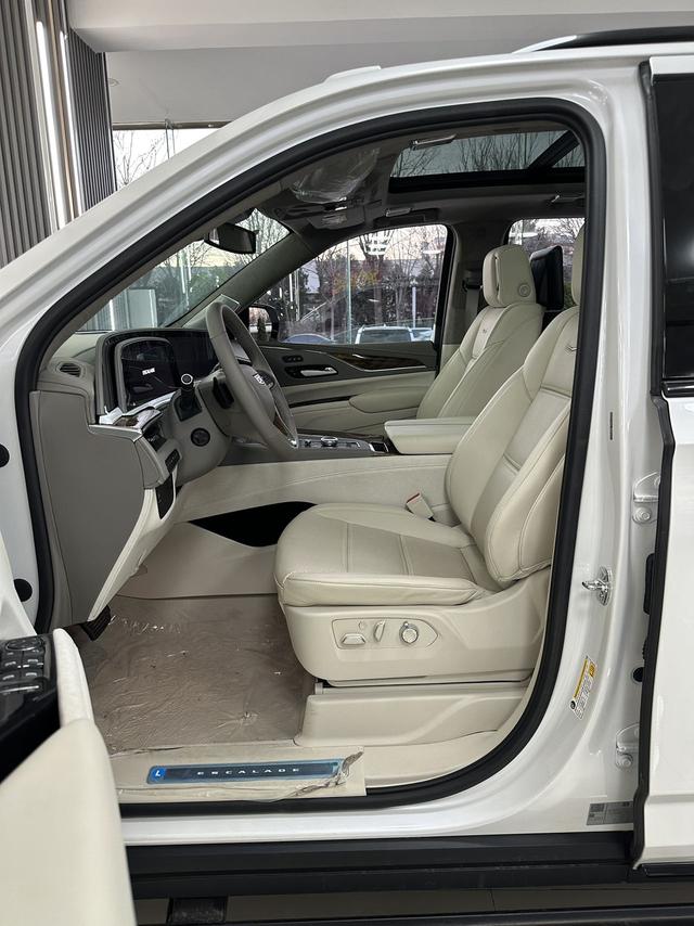 Cadillac Escalade 2024 thumb 3