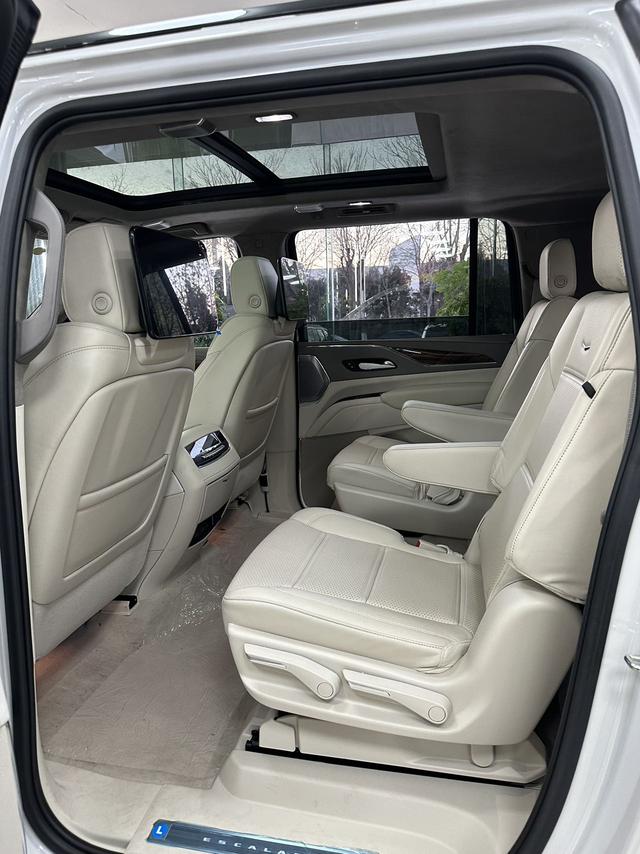 Cadillac Escalade 2024 thumb 4