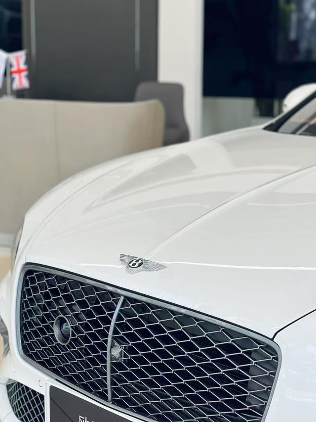 Bentley PHEV 2025 thumb 3