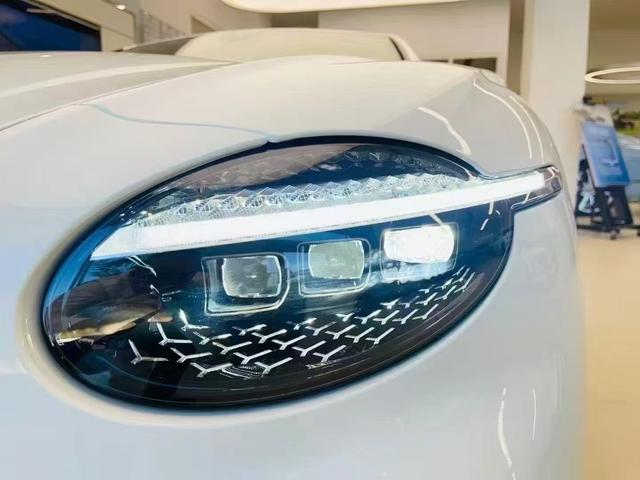 Bentley PHEV 2025 thumb 4