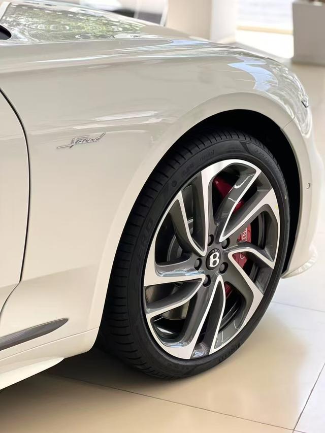 Bentley PHEV 2025 thumb 5