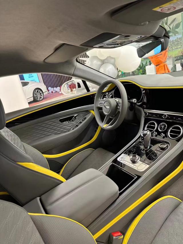 Bentley PHEV 2025 thumb 7