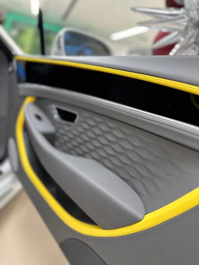 Bentley PHEV 2025 thumb 10