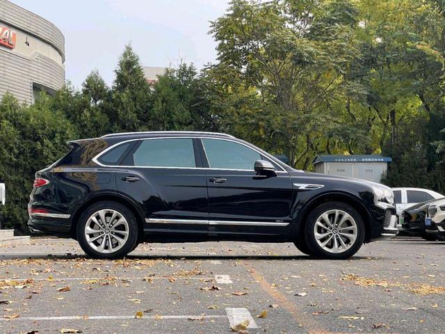 Bentley PHEV 2021 thumb 2