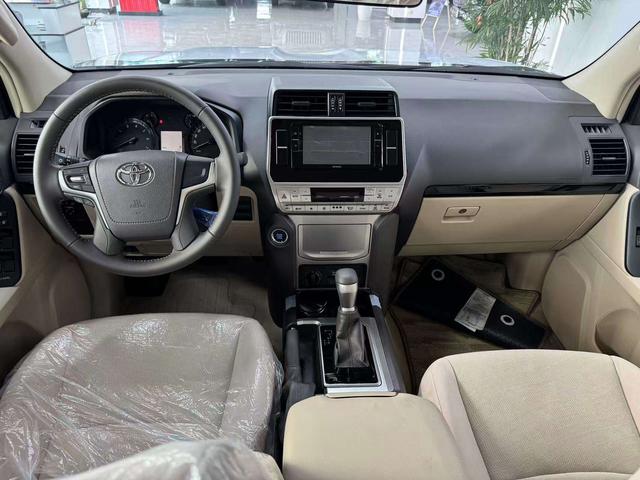 Toyota Prado 2023 thumb 7