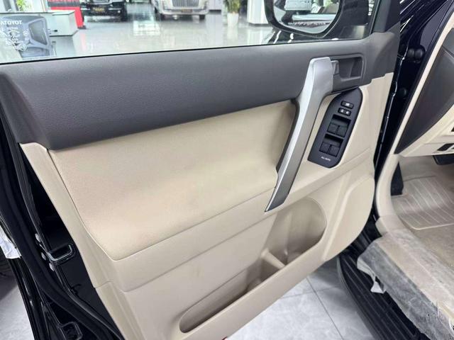 Toyota Prado 2023 thumb 9