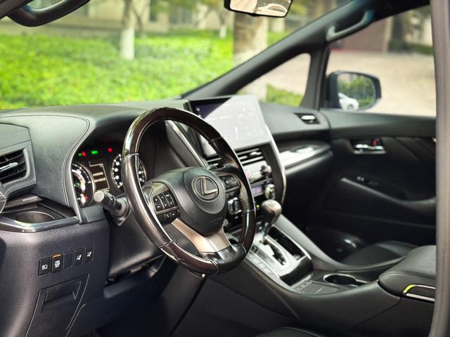Lexus LM 2020 thumb 3