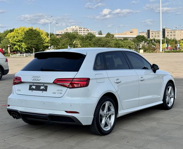 Audi A3 2018 thumb 3
