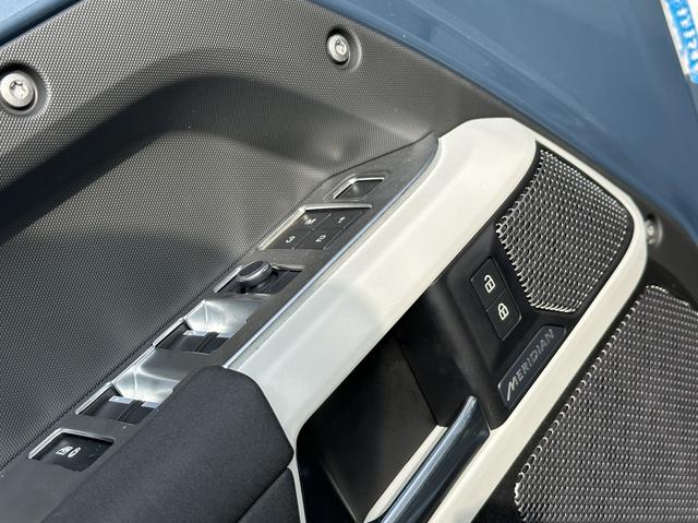 Land Rover Defender 2020 thumb 11