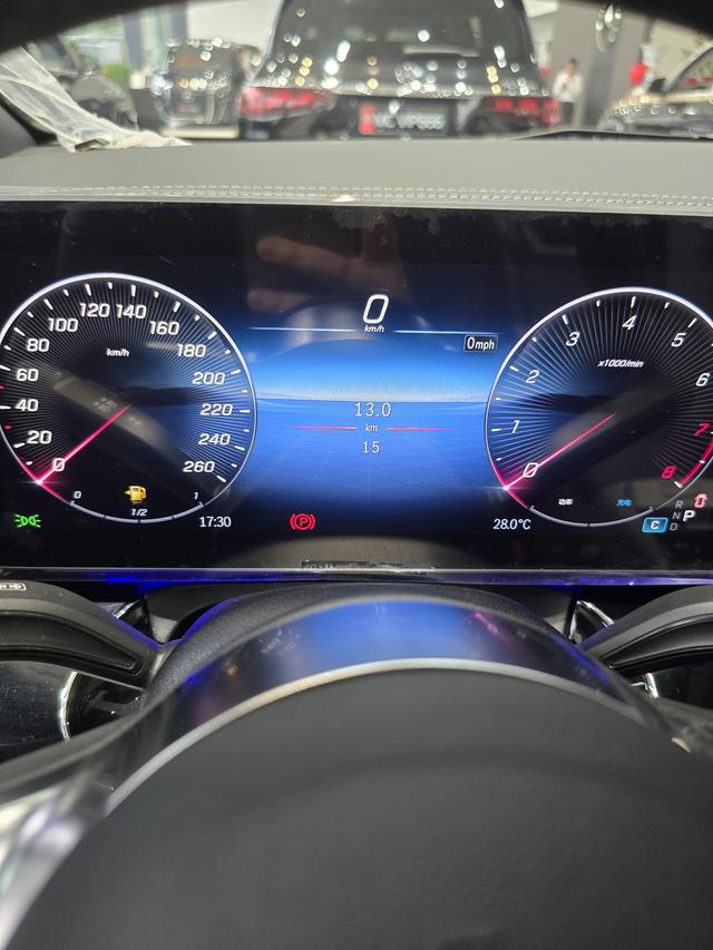 Mercedes-Benz V-Класс 2024 thumb 2