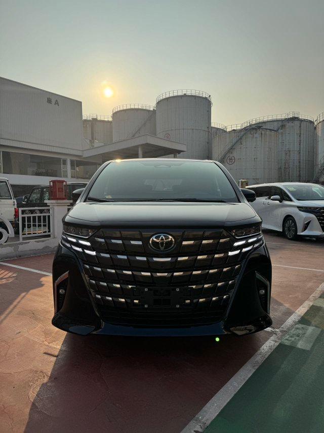 Toyota Vellfire 2023 thumb 3