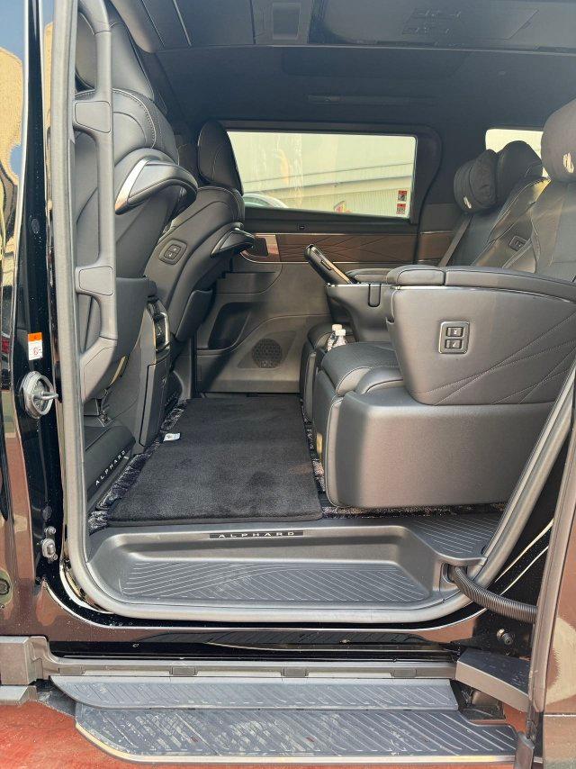 Toyota Vellfire 2023 thumb 6
