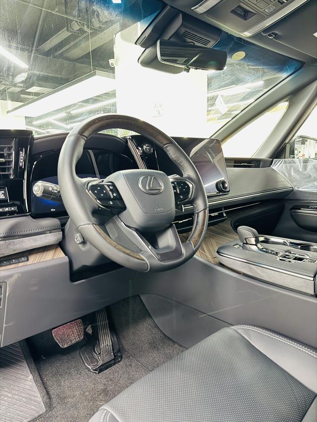 Lexus LM 2025 thumb 4