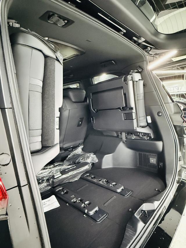 Lexus LM 2025 thumb 9