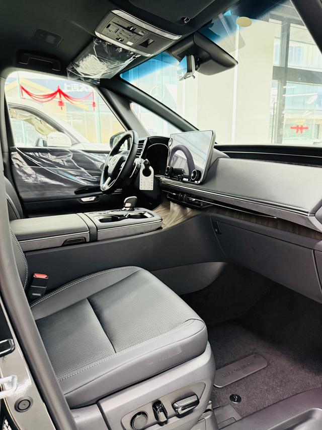 Lexus LM 2025 thumb 10
