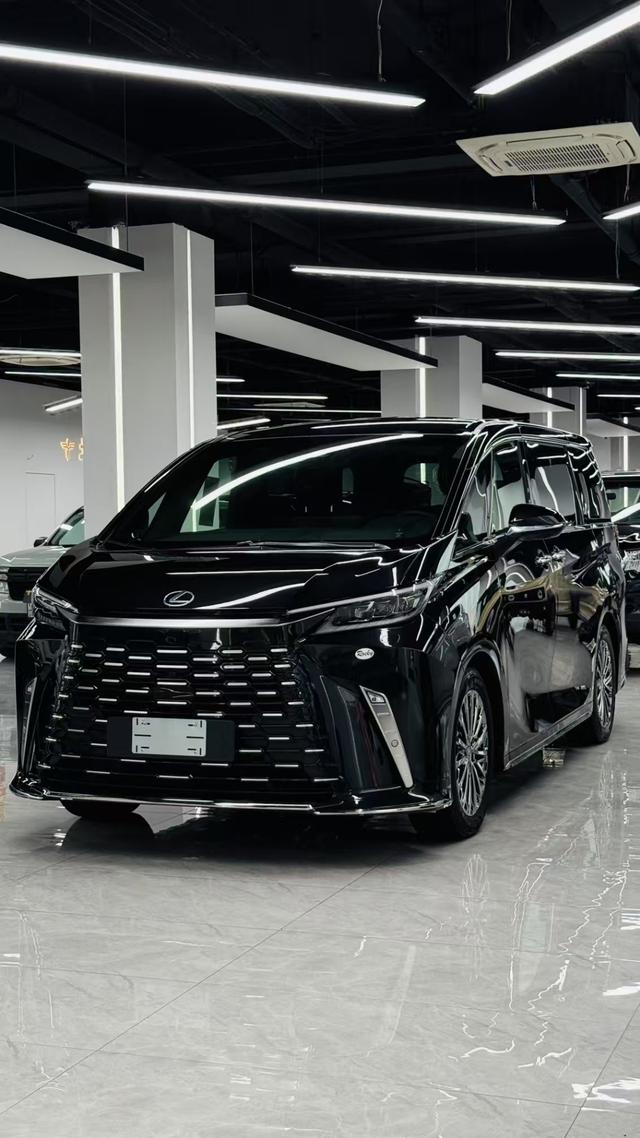 Lexus LM 2025 thumb 2