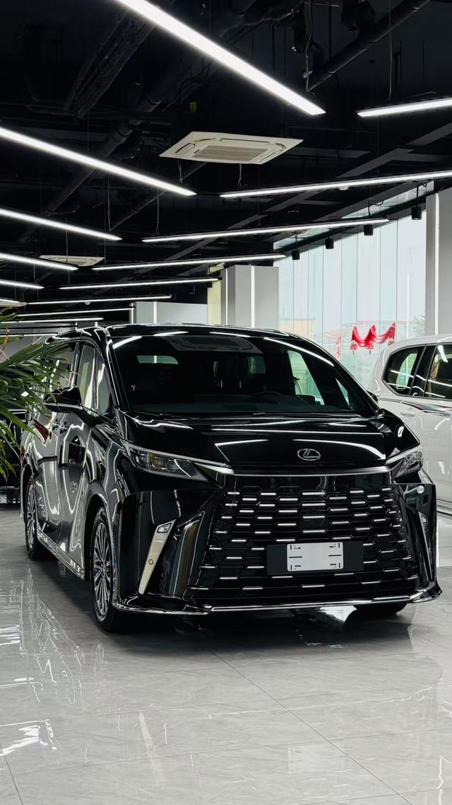 Lexus LM 2025 thumb 3