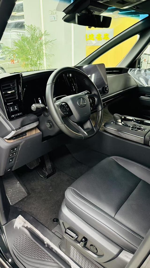 Lexus LM 2025 thumb 8