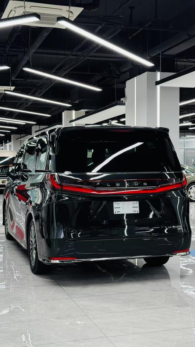 Lexus LM 2025 thumb 9