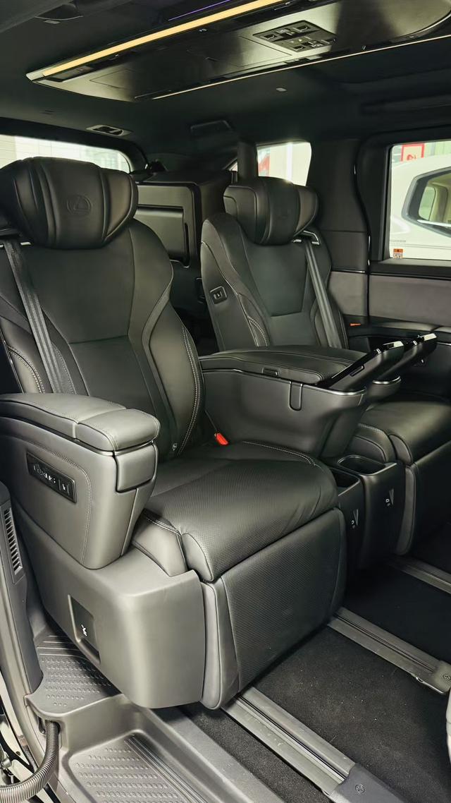 Lexus LM 2025 thumb 12