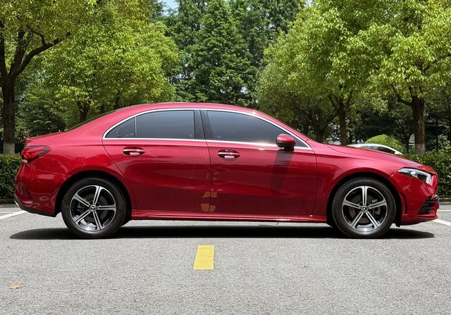 Mercedes-Benz A-Class 2022 thumb 3