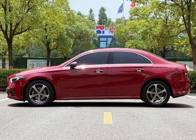 Mercedes-Benz A-Class 2022 thumb 7
