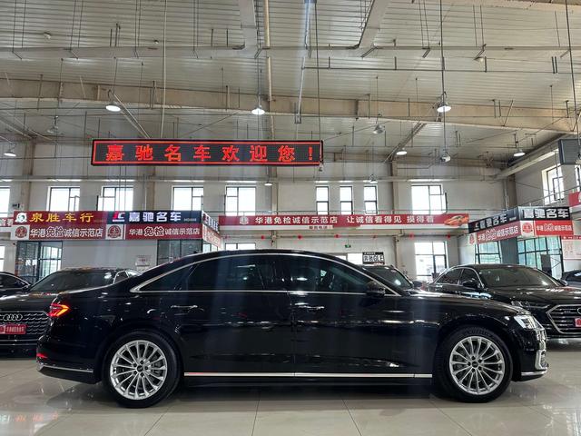 Audi A8 2022 thumb 4